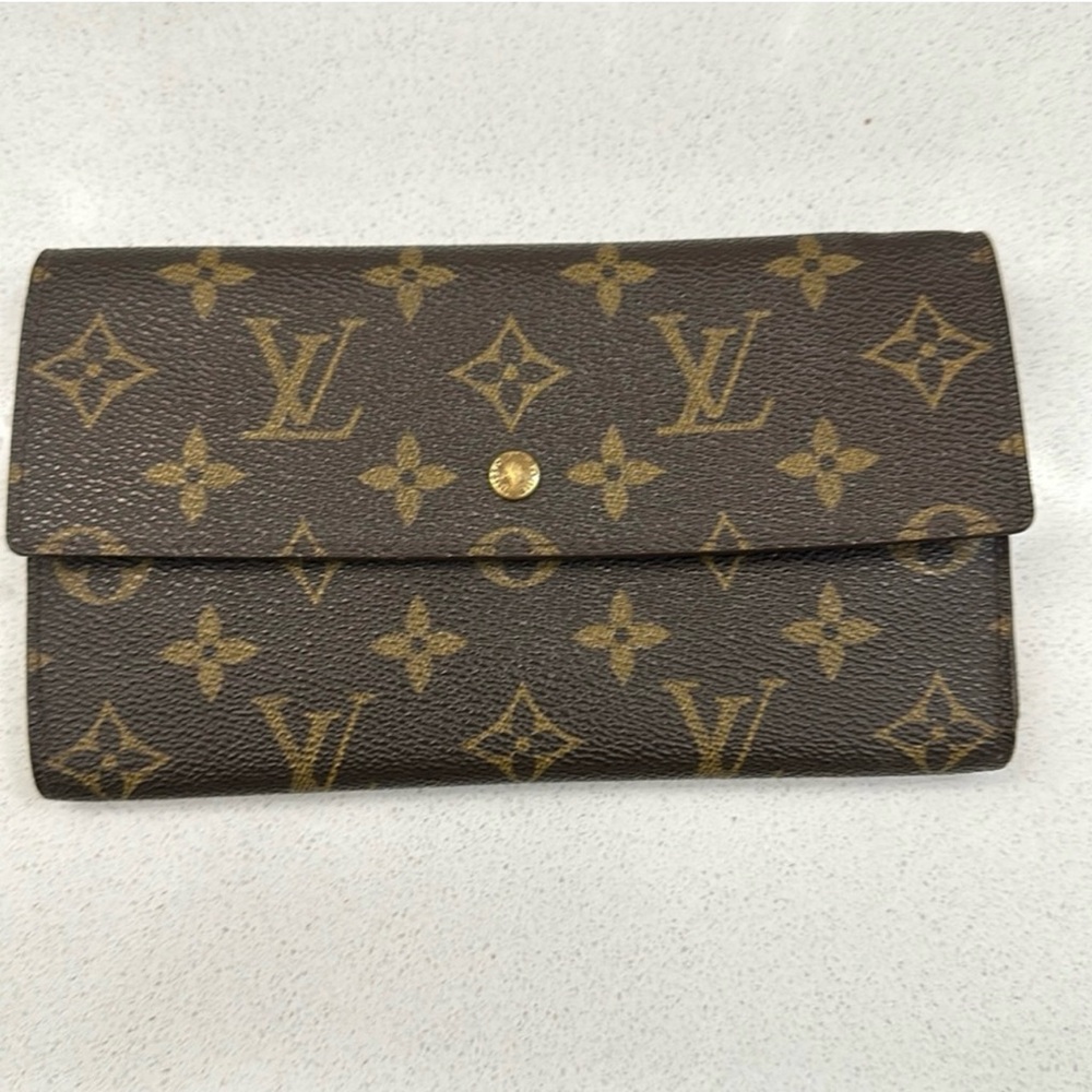LOUIS VUITTON LONG MONOGRAM TRIFOLD